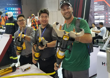 山東迅凱攜多種救援器材參加四川消防展。